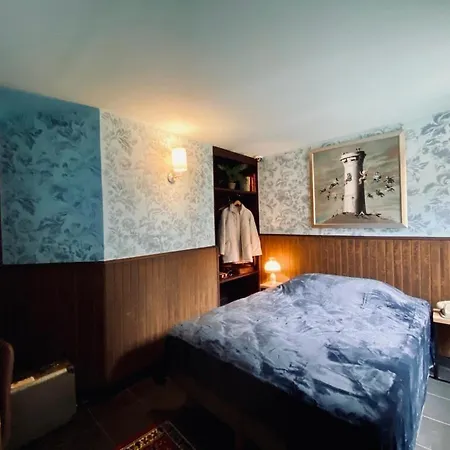 Walled Off Hotel *