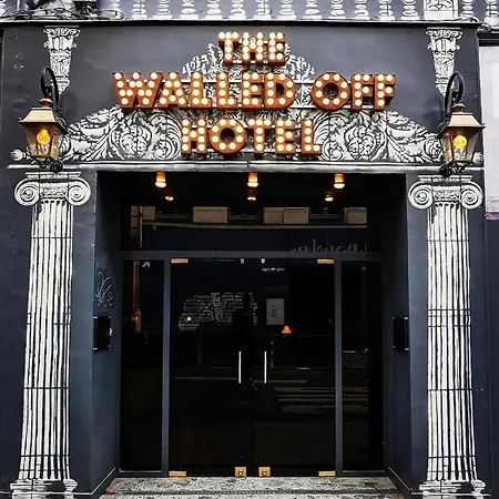 Walled Off Paris