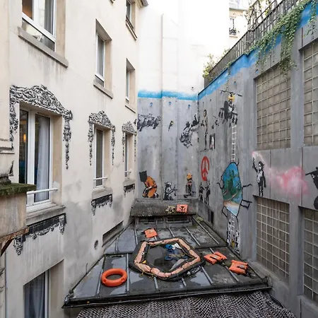 Walled Off * Paris