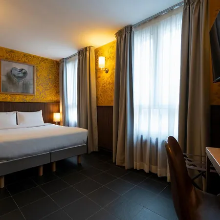 Walled Off Hotel *