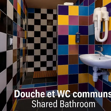 Walled Off Hotel Parigi